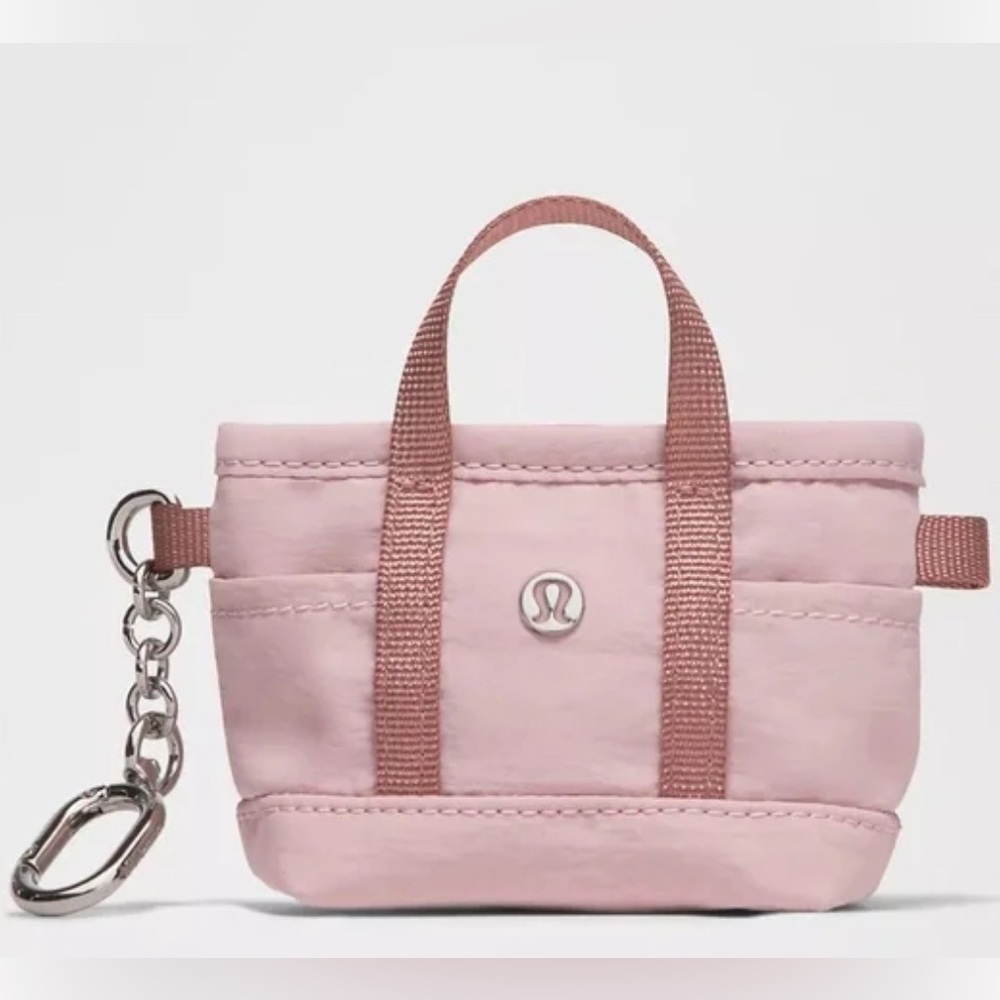 NWT lululemon Daily Multi-Pocket Nano
Tote PKHZ/SCHI ONE SIZE